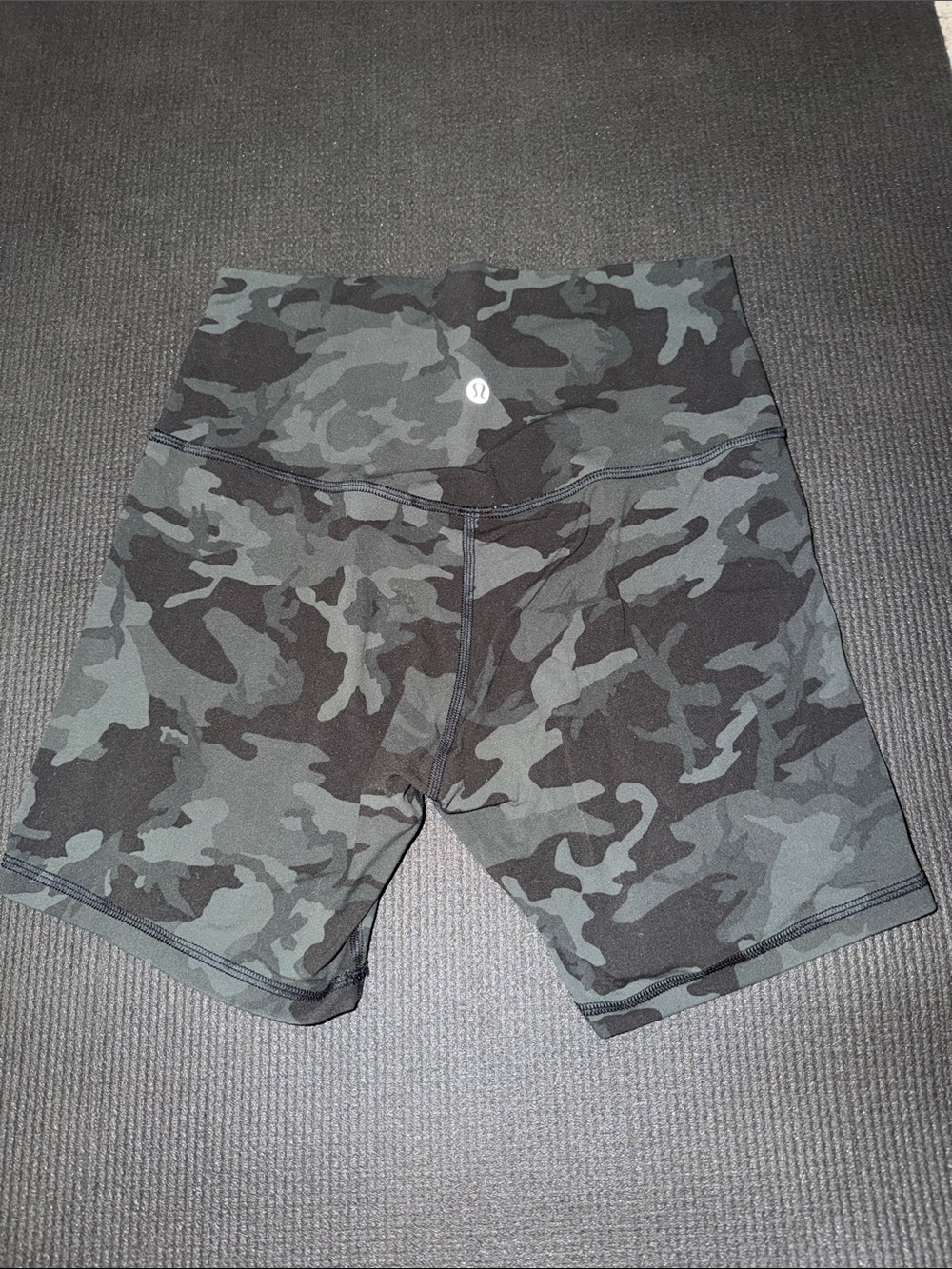 lululemon athletica Women's High-Rise Camo Performance align shorts 6” inseam